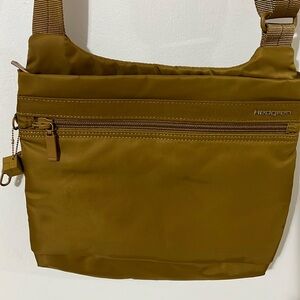 NWOT Hedgren copper crossbody, adjustable strap. 10.5”W x 10”H x 1.5”D (bottom).